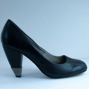 Seychelles Black Leather Pump with Suede Heel Accent
